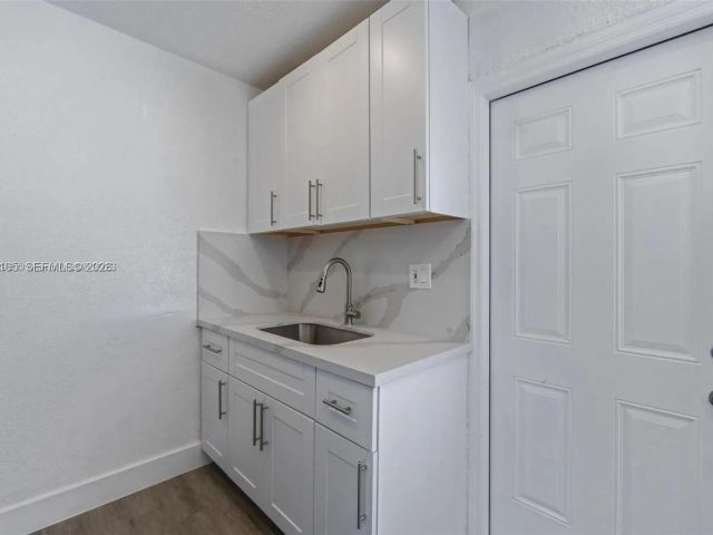 Дом в аренду по адресу 2410 NW 159th Ter - фото 7479450