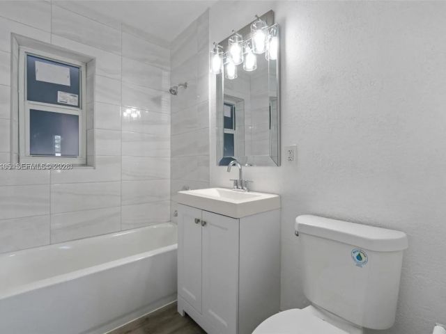 Дом в аренду по адресу 2410 NW 159th Ter - фото 7479451