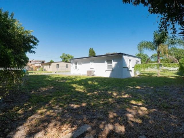 Дом в аренду по адресу 2410 NW 159th Ter - фото 7479453