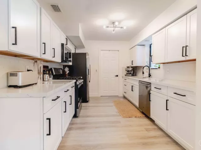 Продажа дома по адресу 2515 NE 207th Street - фото 9380362