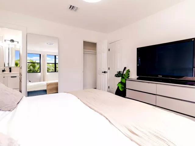 Продажа дома по адресу 2515 NE 207th Street - фото 9380377
