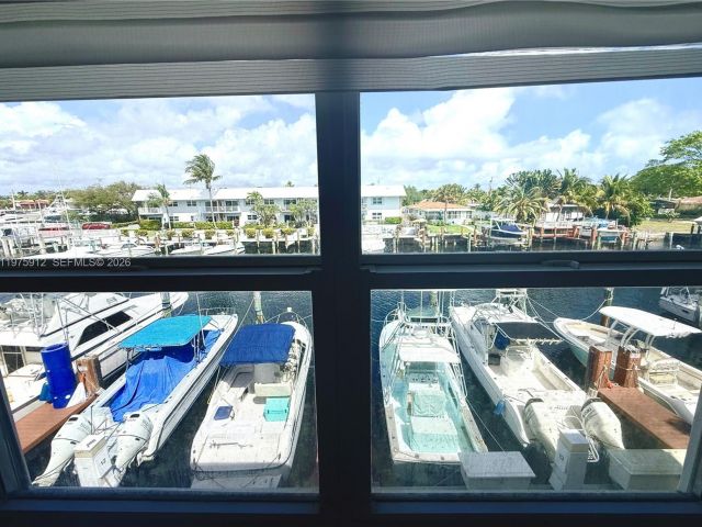 Дом в аренду по адресу 2533 NE 15th St - фото 7478309