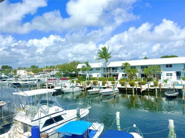 Дом в аренду по адресу 2533 NE 15th St - фото 7478310
