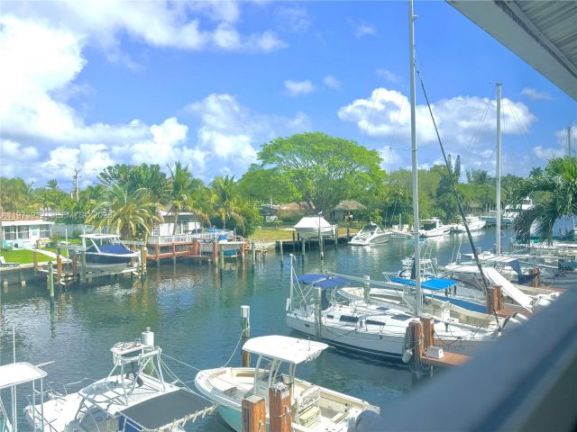 Дом в аренду по адресу 2533 NE 15th St - фото 7478311