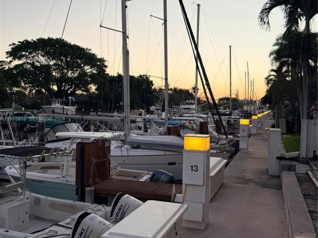 Дом в аренду по адресу 2533 NE 15th St - фото 7478315