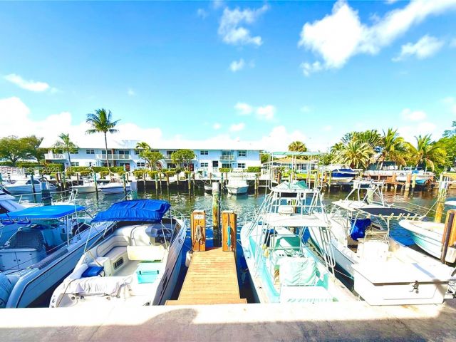 Дом в аренду по адресу 2533 NE 15th St - фото 7478317