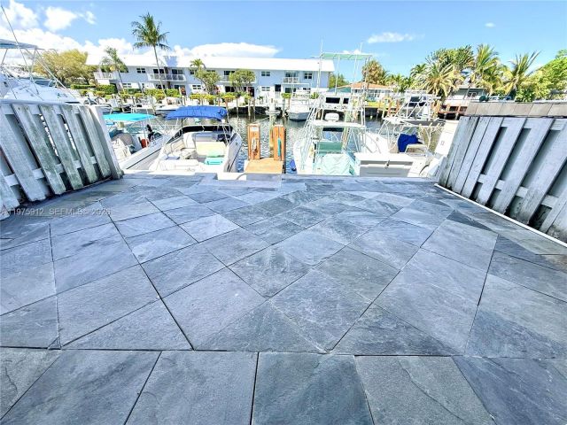 Дом в аренду по адресу 2533 NE 15th St - фото 7478318