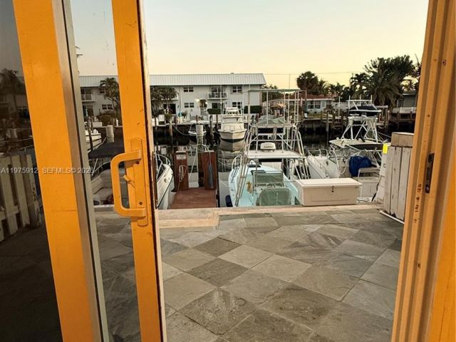 Дом в аренду по адресу 2533 NE 15th St - фото 7478319