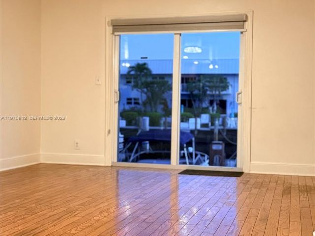 Дом в аренду по адресу 2533 NE 15th St - фото 7478320