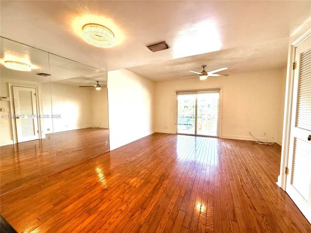 Дом в аренду по адресу 2533 NE 15th St - фото 7478321