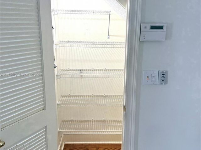 Дом в аренду по адресу 2533 NE 15th St - фото 7478324