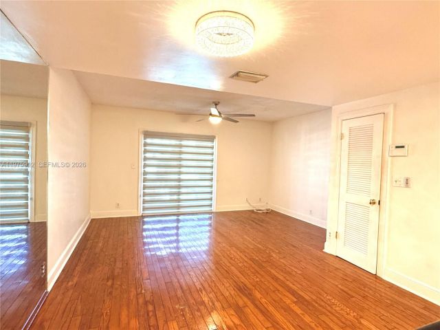 Дом в аренду по адресу 2533 NE 15th St - фото 7478325