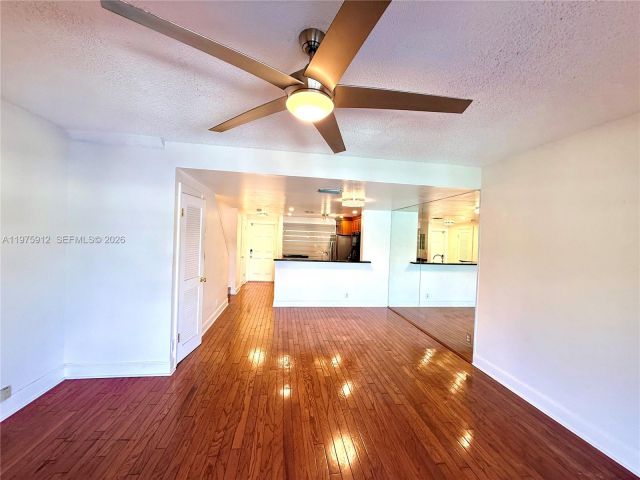 Дом в аренду по адресу 2533 NE 15th St - фото 7478326