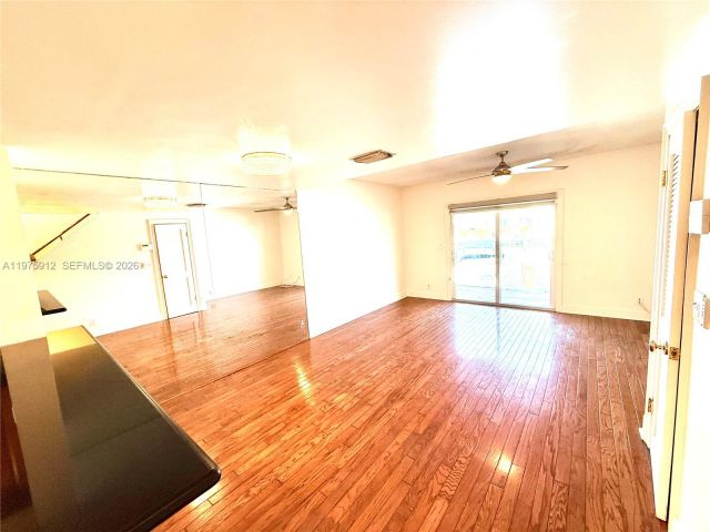 Дом в аренду по адресу 2533 NE 15th St - фото 7478327