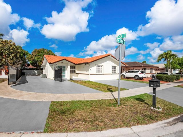 Продажа дома по адресу 5790 SW 148th Pl - фото 7517413