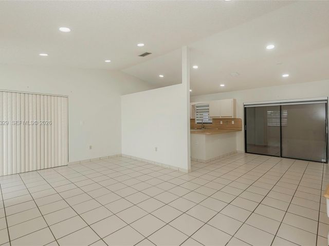 Продажа дома по адресу 5790 SW 148th Pl - фото 7517420