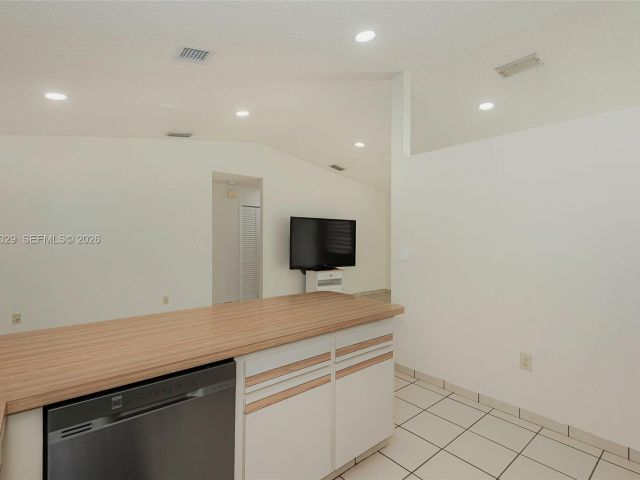 Продажа дома по адресу 5790 SW 148th Pl - фото 7517424