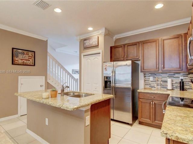 Продажа дома по адресу 1071 NW 33rd Ct - фото 7524364