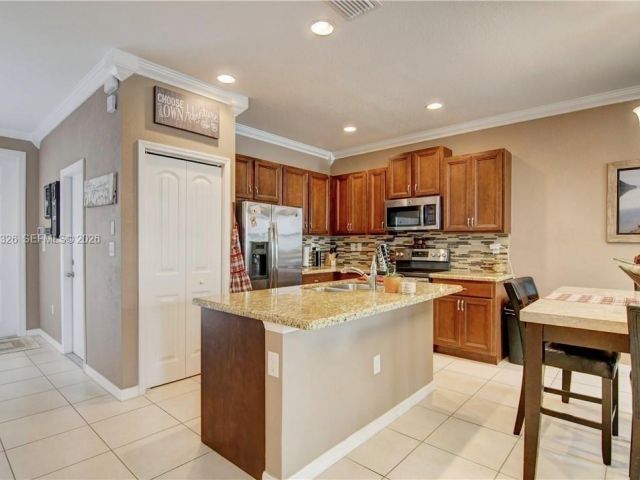 Продажа дома по адресу 1071 NW 33rd Ct - фото 7524365