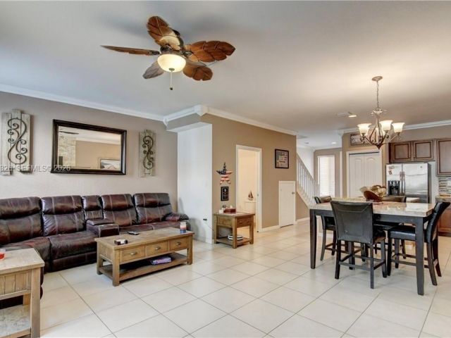 Продажа дома по адресу 1071 NW 33rd Ct - фото 7524368