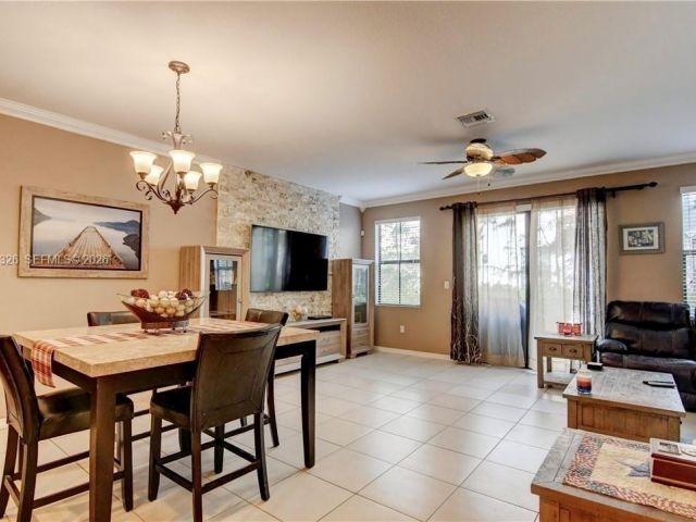 Продажа дома по адресу 1071 NW 33rd Ct - фото 7524369