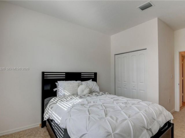 Продажа дома по адресу 1071 NW 33rd Ct - фото 7524379