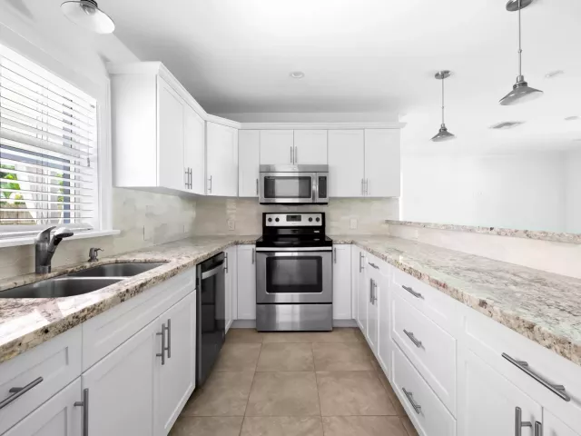 Продажа дома по адресу 3244 NW 25th Way - фото 9269054