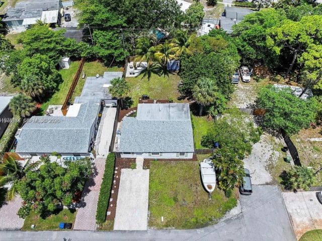 Дом в аренду по адресу 1480 SW 26th Ave - фото 7513106