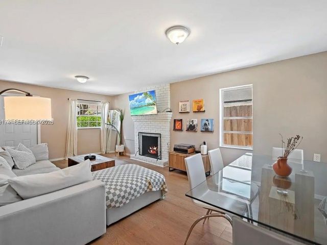 Дом в аренду по адресу 1480 SW 26th Ave - фото 7513109