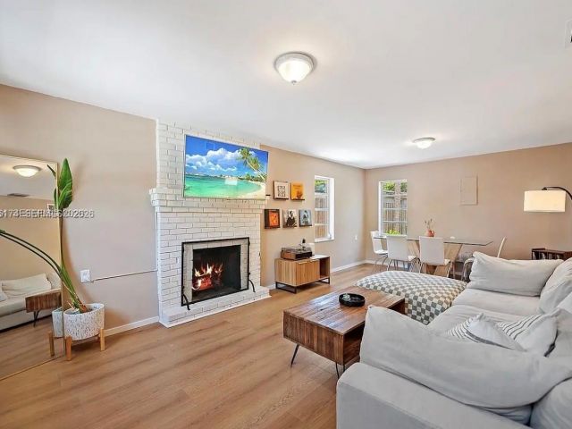 Дом в аренду по адресу 1480 SW 26th Ave - фото 7513110