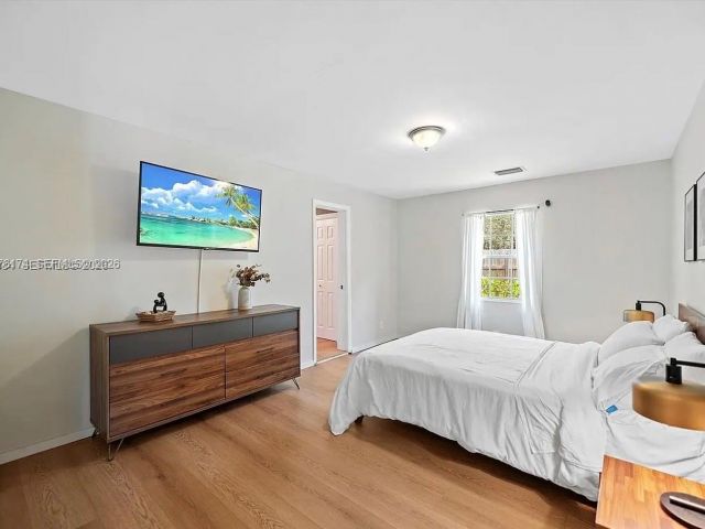 Дом в аренду по адресу 1480 SW 26th Ave - фото 7513112