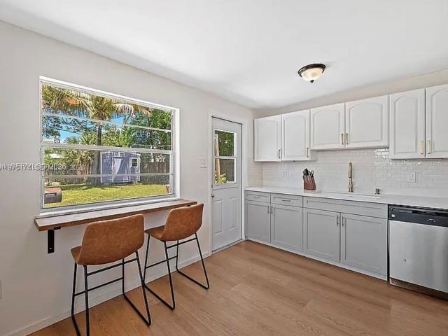 Дом в аренду по адресу 1480 SW 26th Ave - фото 7513116