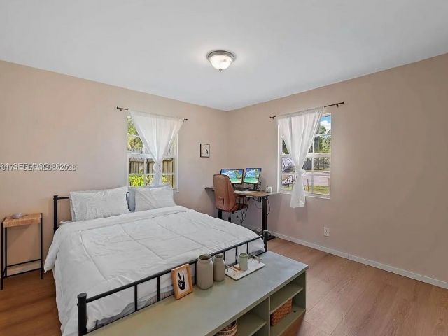 Дом в аренду по адресу 1480 SW 26th Ave - фото 7513122