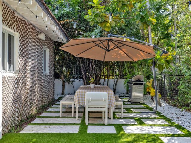 Продажа дома по адресу 7630 NE 8th Ave - фото 7521557