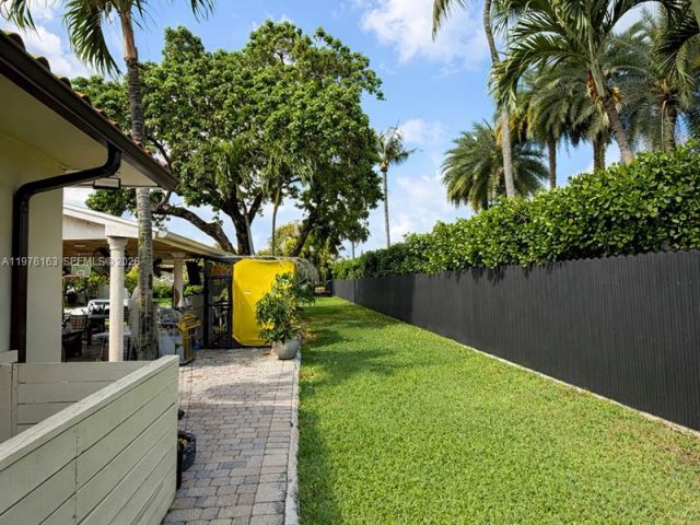 Продажа дома по адресу 3500 SW 128th Ave - фото 7493837