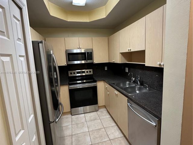 Дом в аренду по адресу 745 SW 107th Ave - фото 7455667