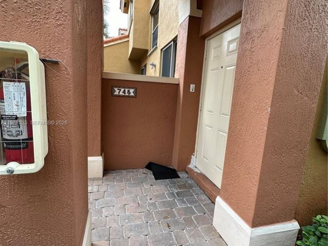 Дом в аренду по адресу 745 SW 107th Ave - фото 7455673