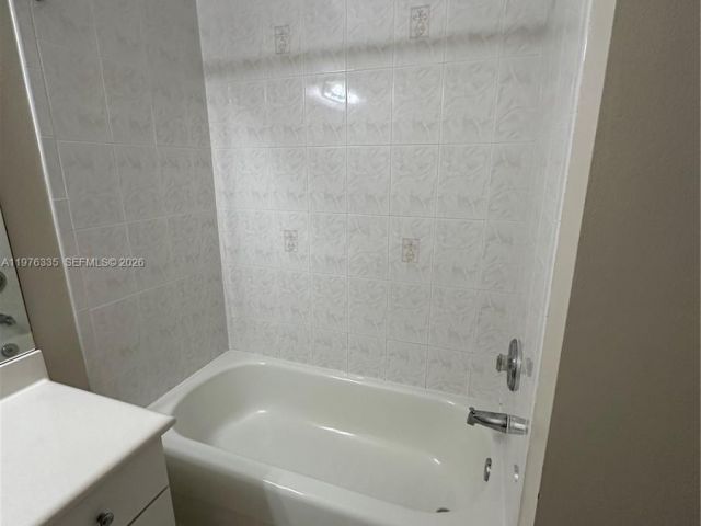 Дом в аренду по адресу 745 SW 107th Ave - фото 7455677