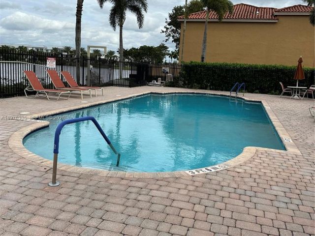 Дом в аренду по адресу 745 SW 107th Ave - фото 7455682