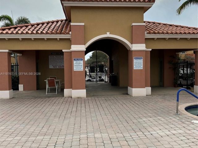 Дом в аренду по адресу 745 SW 107th Ave - фото 7455683