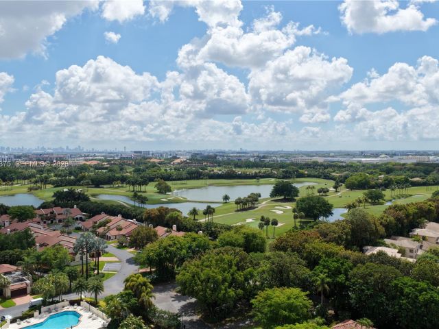 Дом в аренду по адресу 4934 NW 94th Doral Pl - фото 7533198