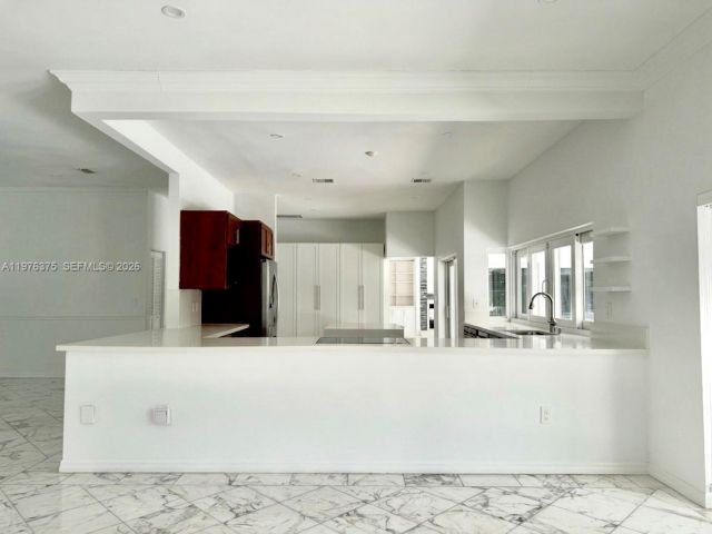 Дом в аренду по адресу 4934 NW 94th Doral Pl - фото 7533204