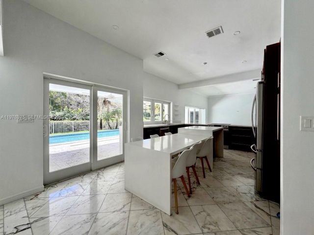 Дом в аренду по адресу 4934 NW 94th Doral Pl - фото 7533205