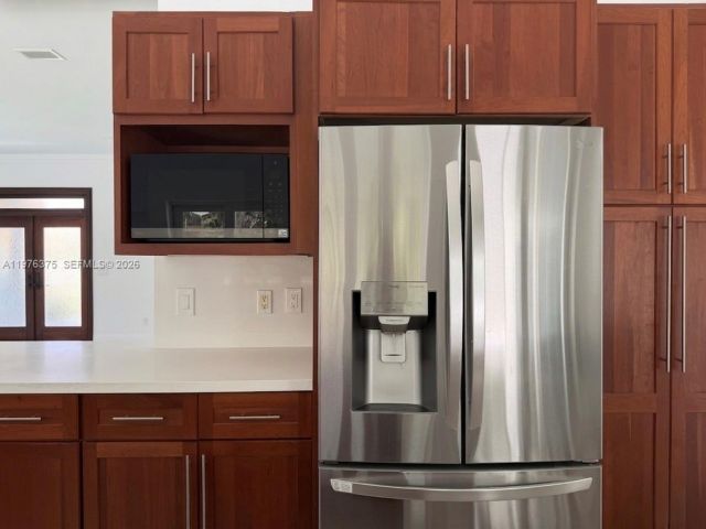 Дом в аренду по адресу 4934 NW 94th Doral Pl - фото 7533206