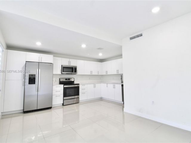 Дом в аренду по адресу 25875 SW 145th Ave - фото 7461065