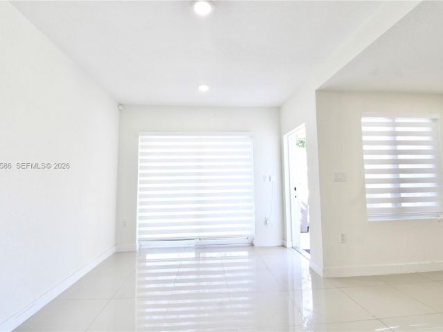 Дом в аренду по адресу 25875 SW 145th Ave - фото 7461071