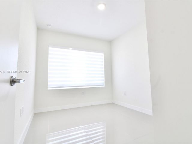 Дом в аренду по адресу 25875 SW 145th Ave - фото 7461092