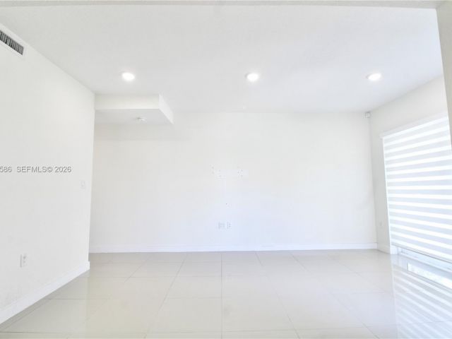 Дом в аренду по адресу 25875 SW 145th Ave - фото 7461096