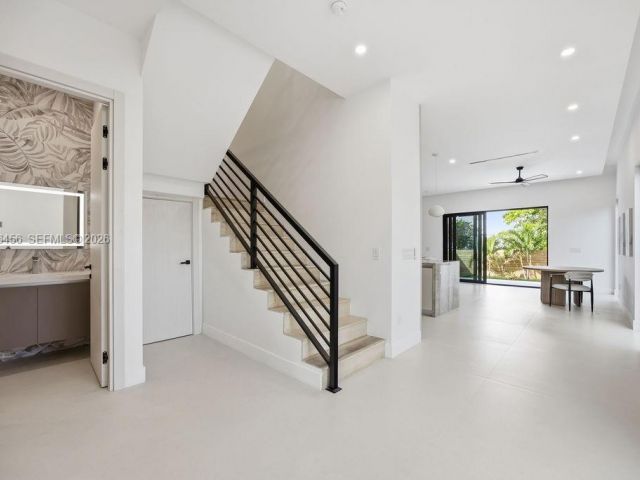 Продажа дома по адресу 1321 NE 13th Ave - фото 7482397