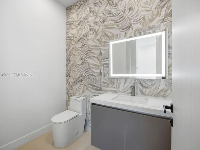 Продажа дома по адресу 1321 NE 13th Ave - фото 7482398